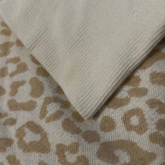 Cream Leopard Print Crewneckk - Picture 5 of 5